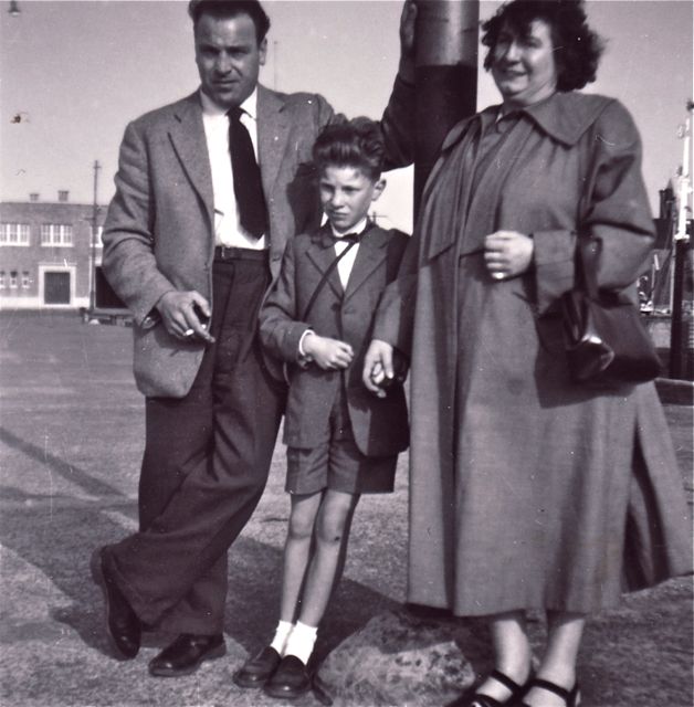 Hij geleek meer op vader, zei iedereen. 